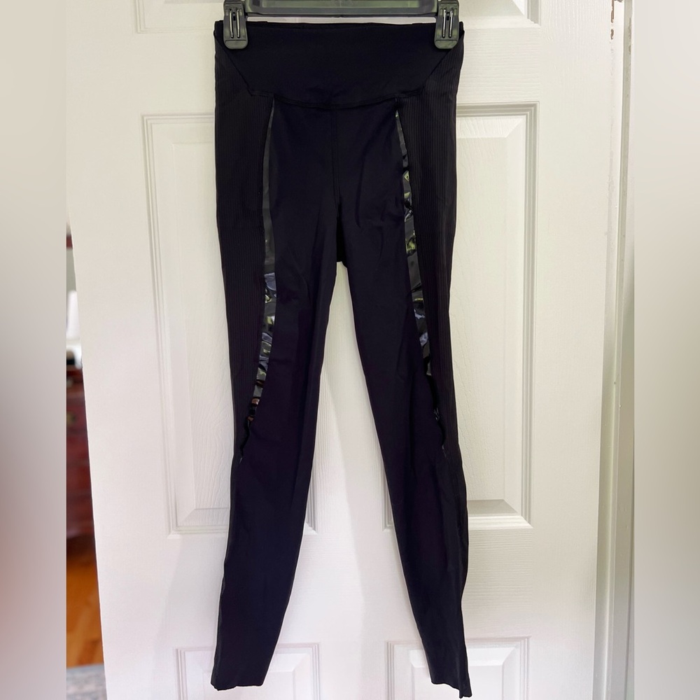 RARE Lululemon Gloss Trim Run SHR Tight 28”